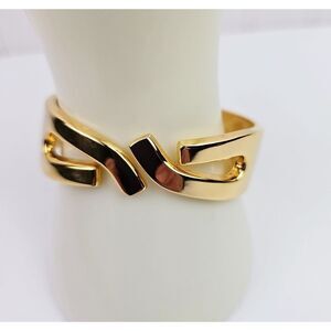 Vintage Gold-tone Bracelet Hinged Clapper 2.75 inch Oval Geometric Design Lovely